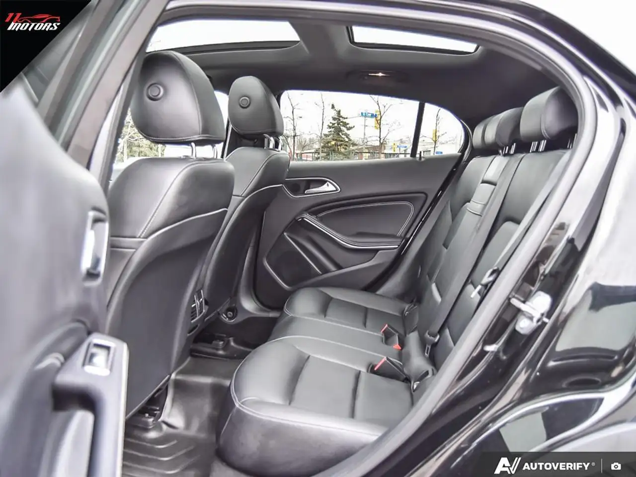 Mercedes-Benz GLA снимка Mercedes-Benz GLA