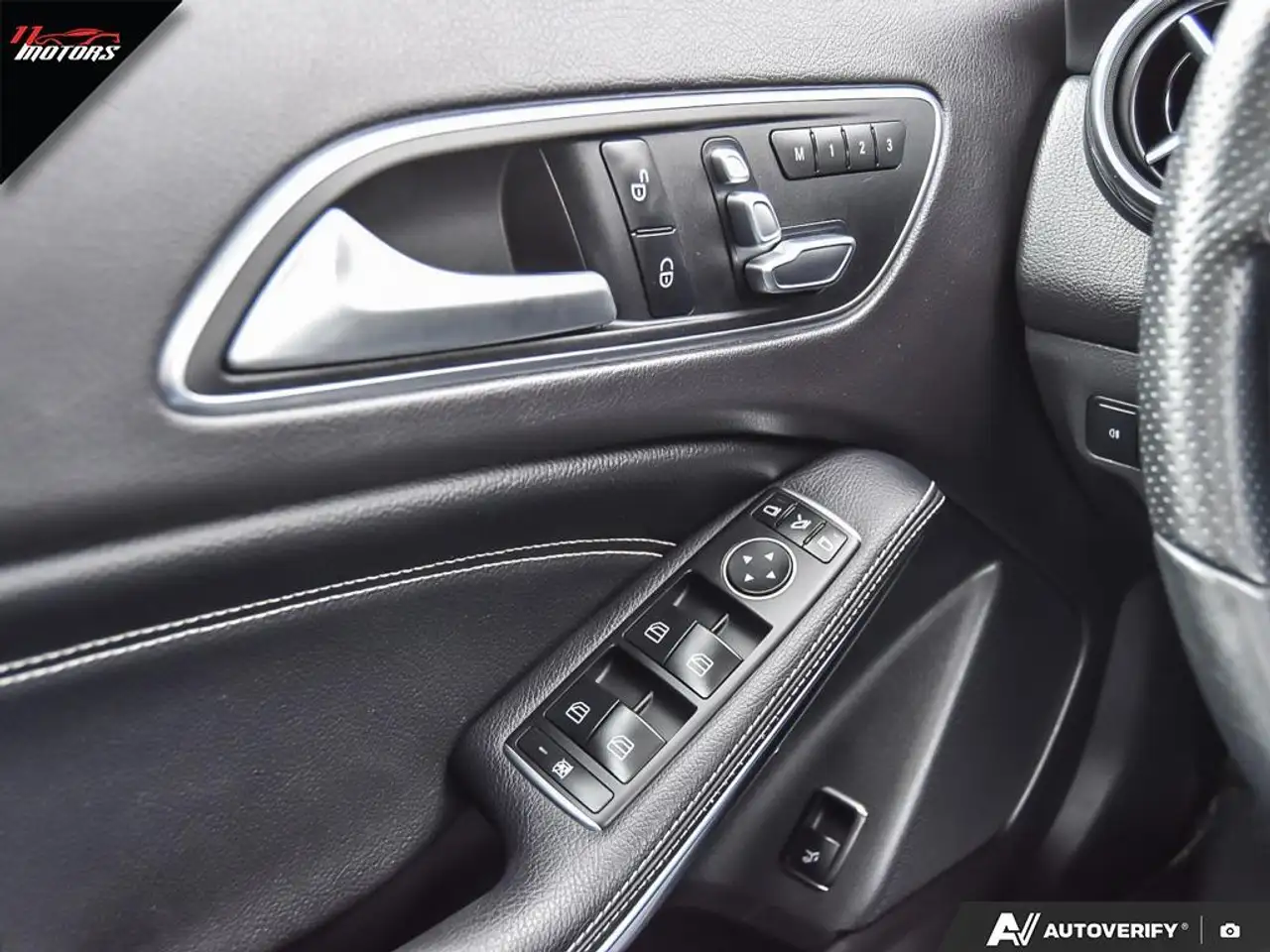 Mercedes-Benz GLA снимка Mercedes-Benz GLA