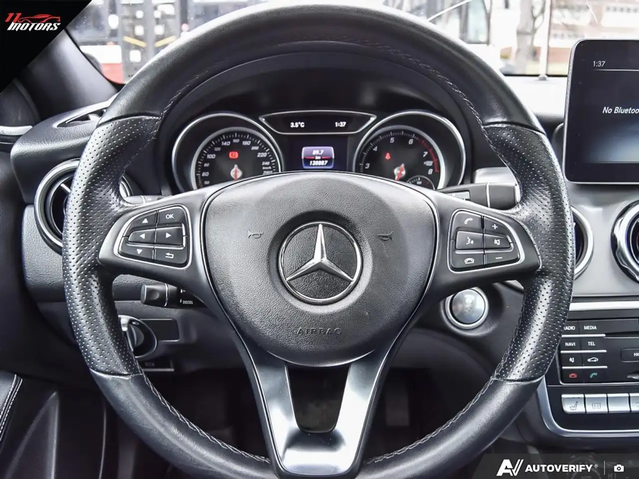 Mercedes-Benz GLA снимка Mercedes-Benz GLA