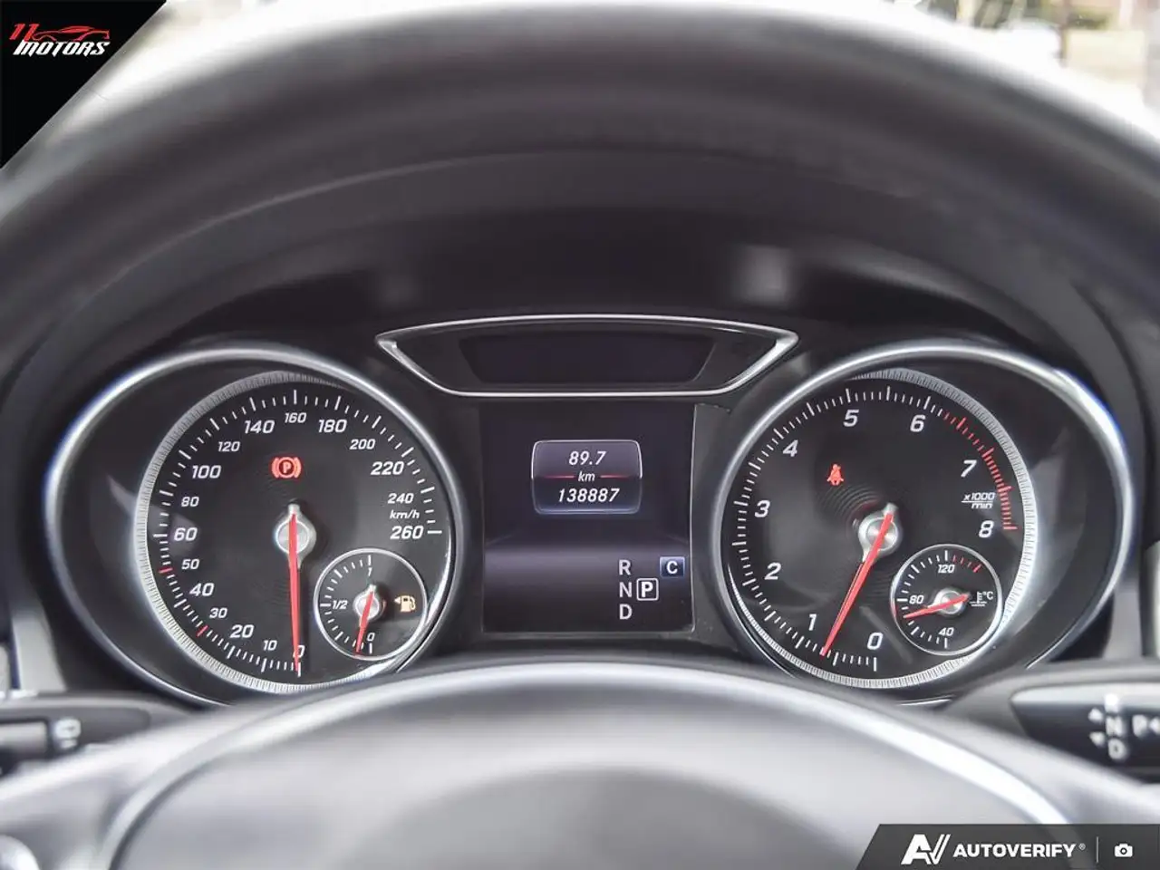 Mercedes-Benz GLA снимка Mercedes-Benz GLA