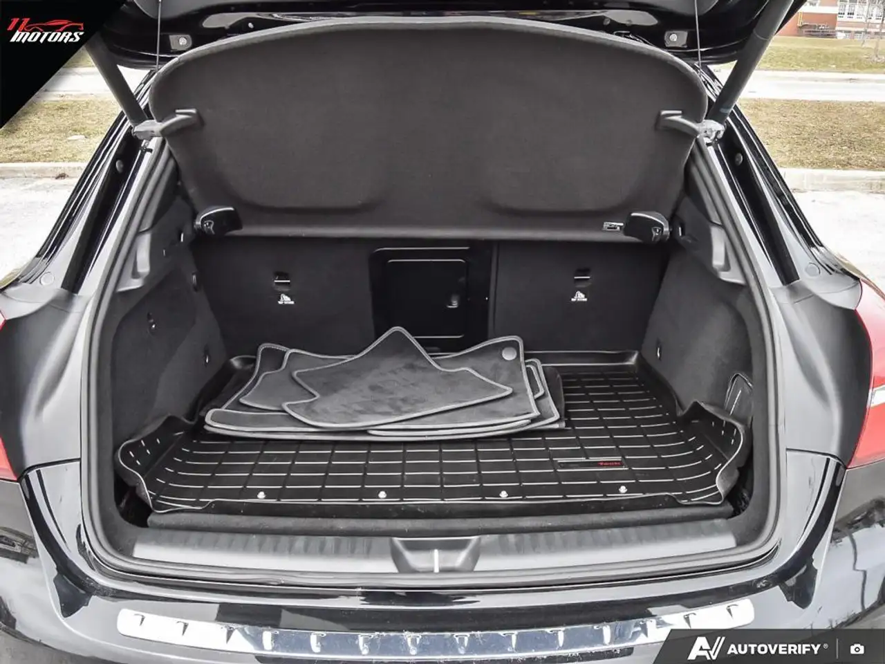 Mercedes-Benz GLA снимка Mercedes-Benz GLA