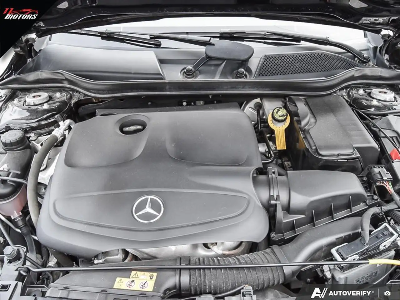 Mercedes-Benz GLA снимка Mercedes-Benz GLA
