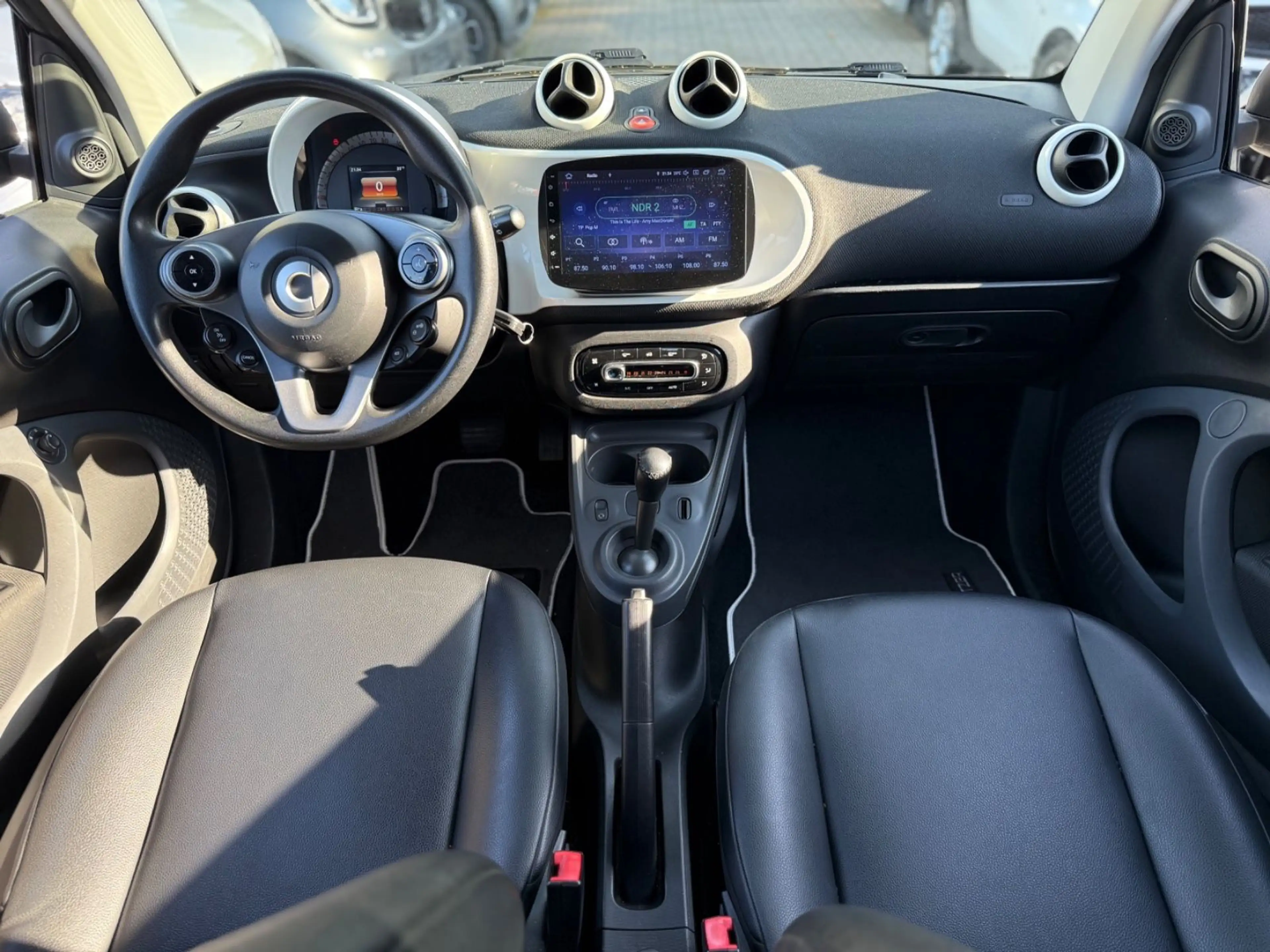 smart forTwo COUPÉ 90PS AUTOMATIK — photo 19