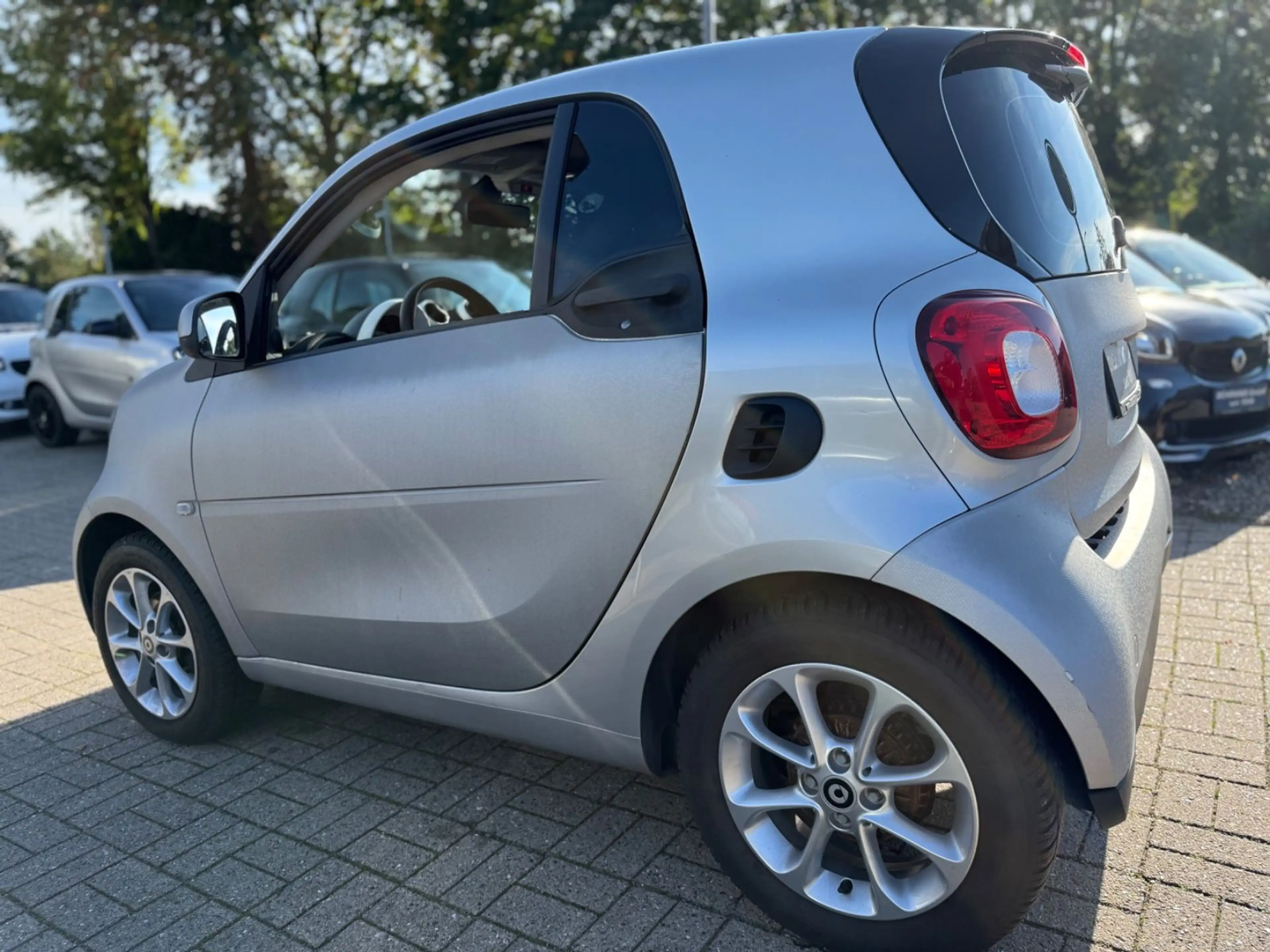 smart forTwo COUPÉ 90PS AUTOMATIK — photo 2