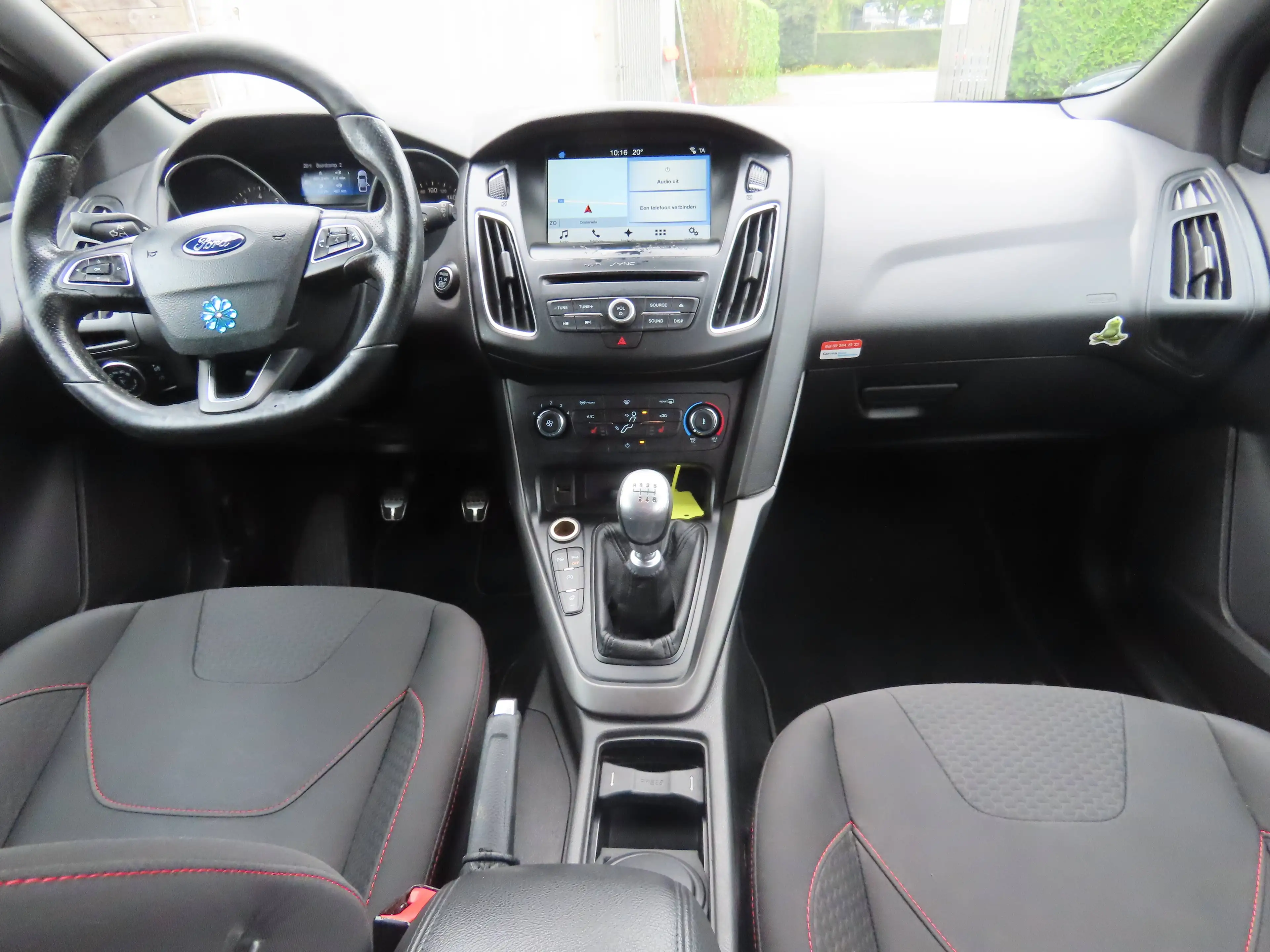 Ford Focus Focus 1.5 EcoBoost ST Line — photo 14
