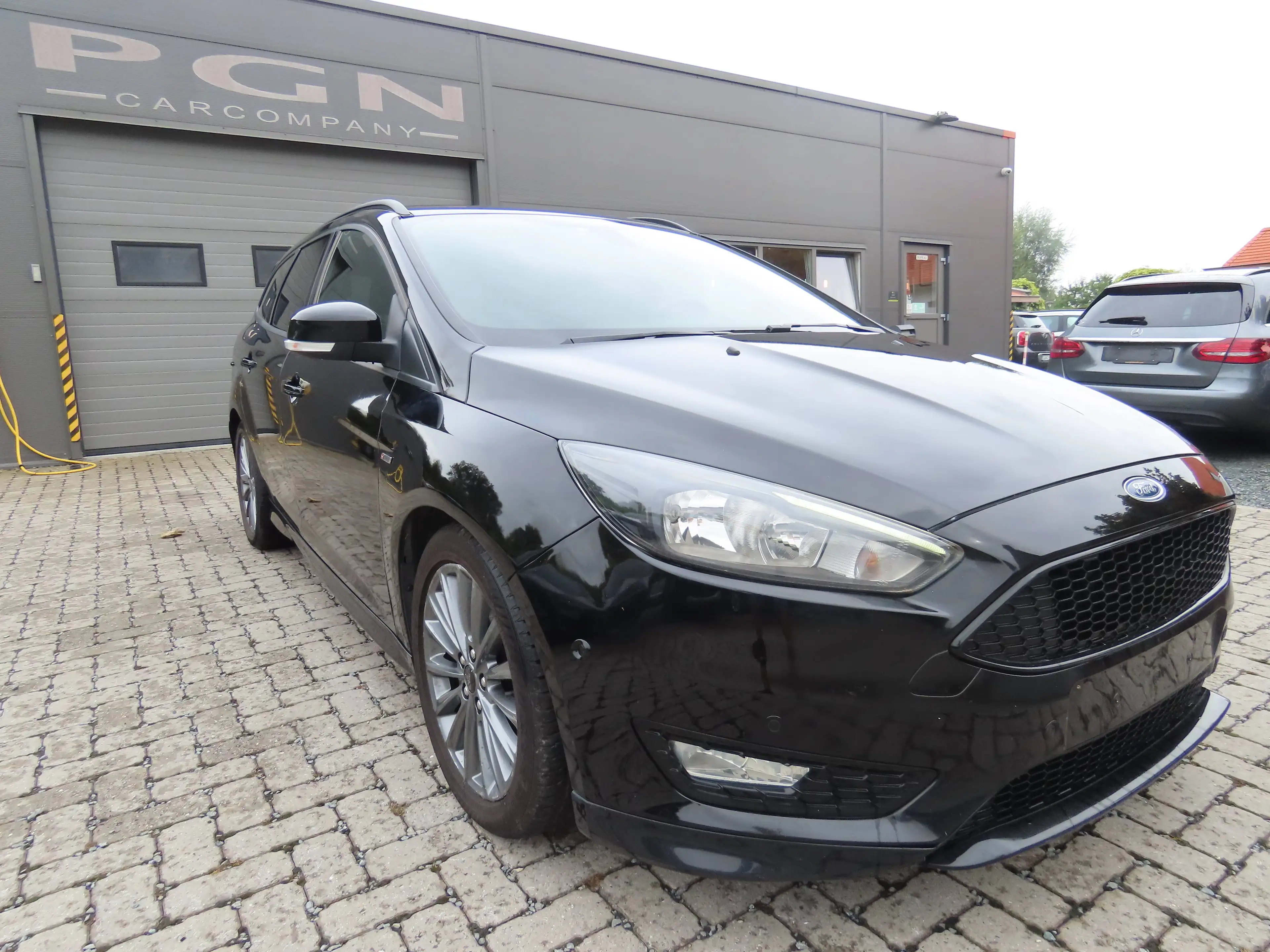 Ford Focus Focus 1.5 EcoBoost ST Line — photo 8