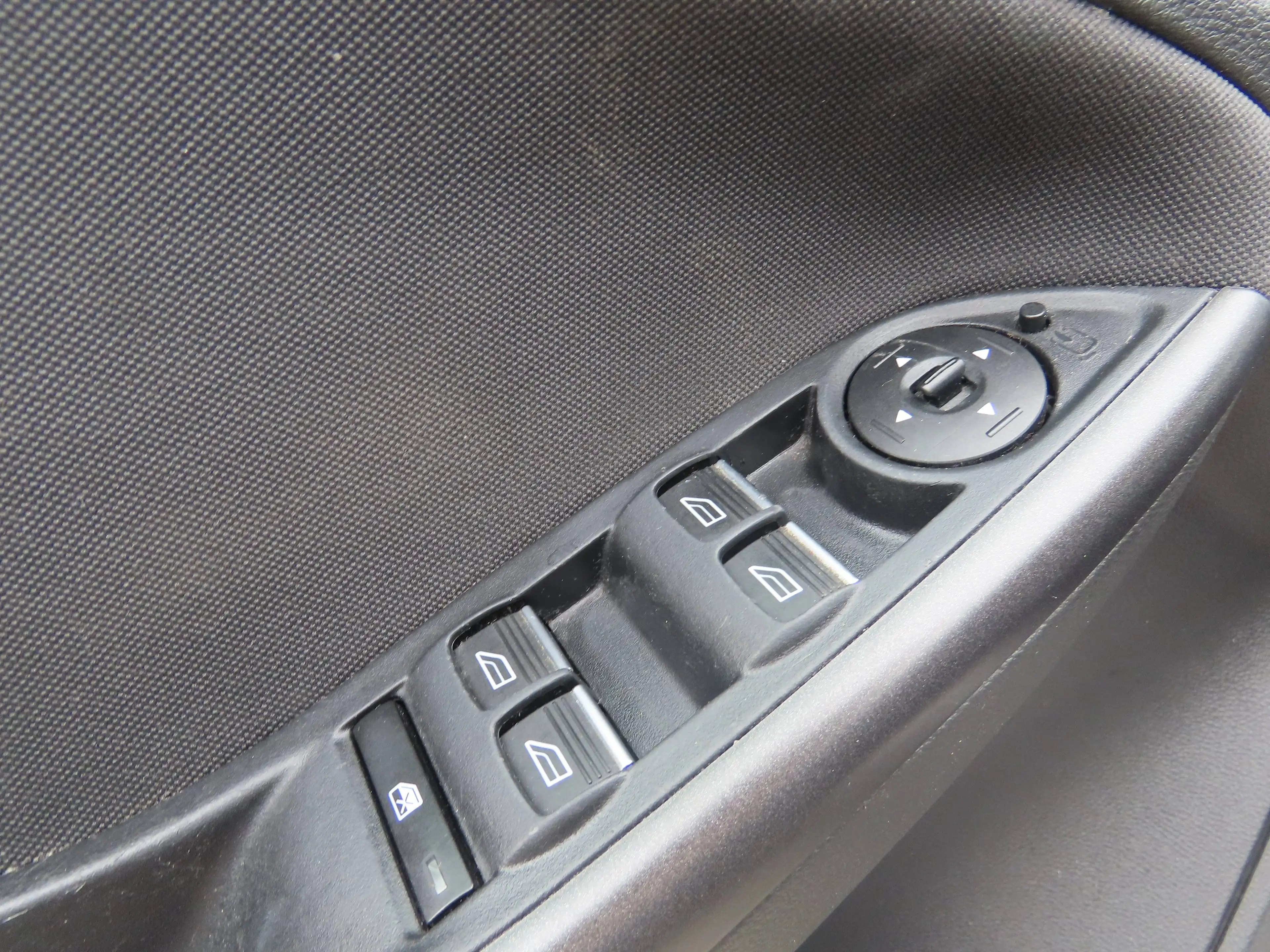 Ford Focus Focus 1.5 EcoBoost ST Line — photo 16