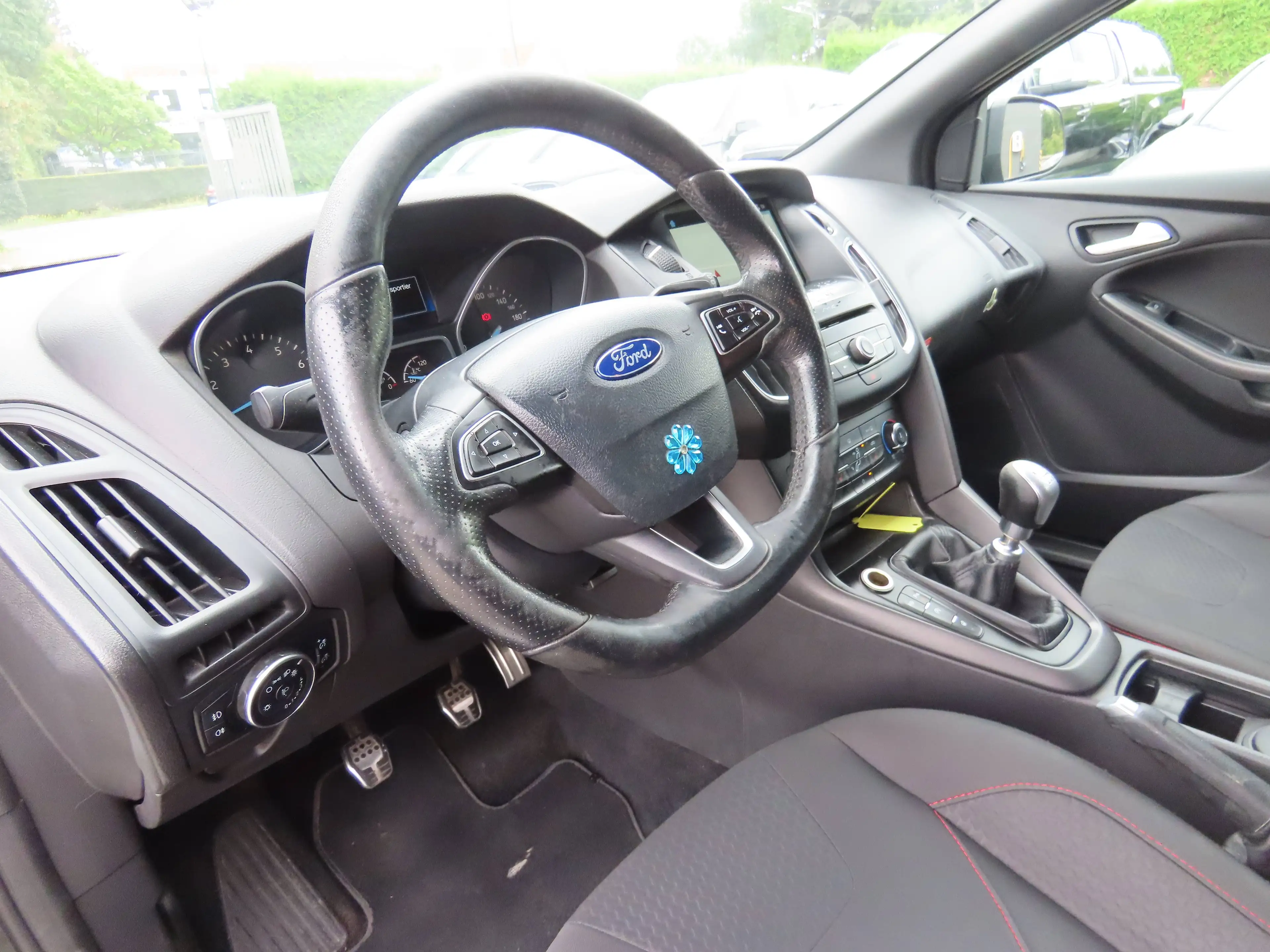 Ford Focus Focus 1.5 EcoBoost ST Line — photo 15