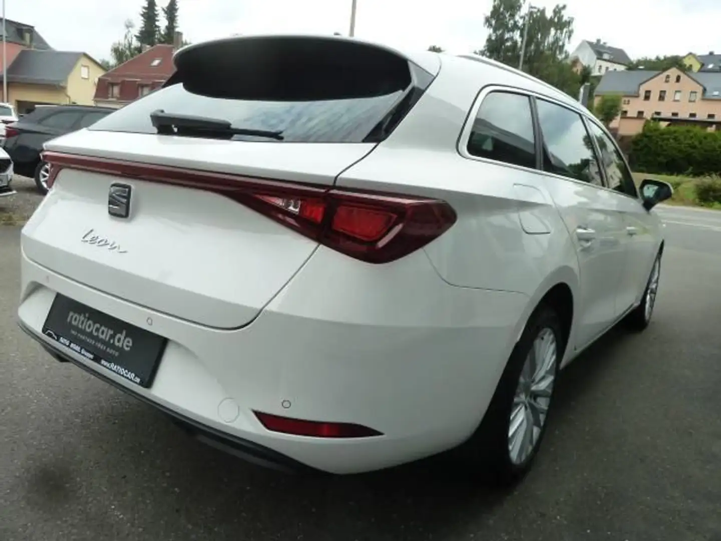 SEAT Leon LEON SPORTSTOURER XCELLENCE 2.0 TDI DSG NAVI SHZ Blanc - 2