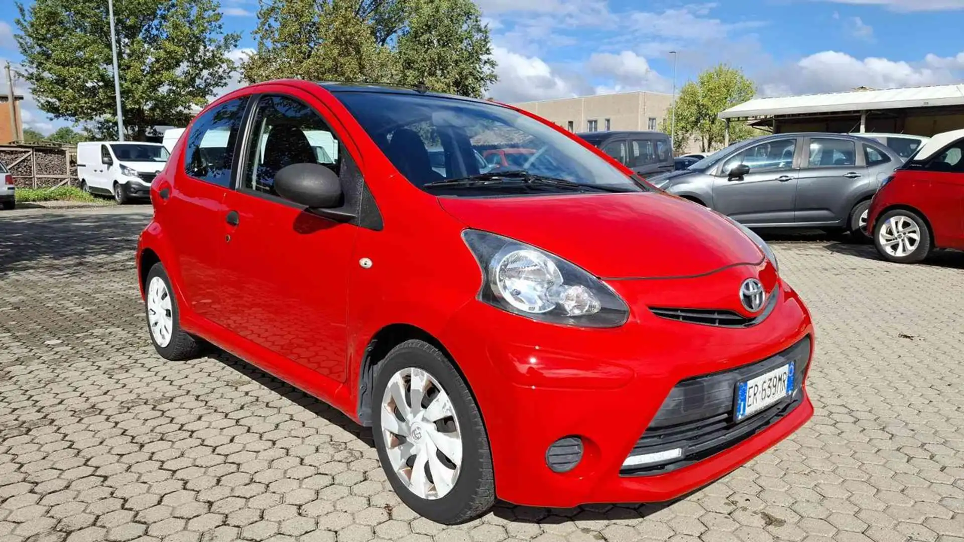 Toyota Aygo 1.0 12V VVT-i 5 porte Cool Soda Connect Rouge - 2
