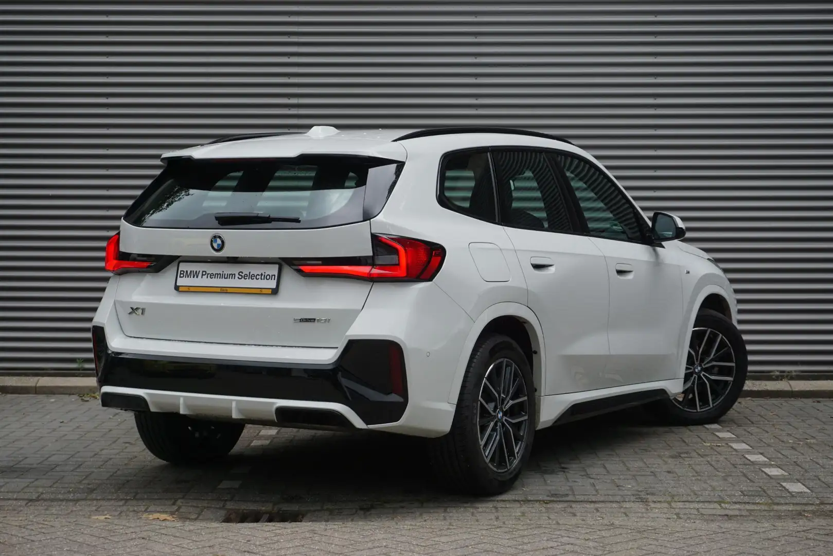 BMW X1 sDrive18i | M Sportpakket | Driving Assistant | Ad Wit - 2