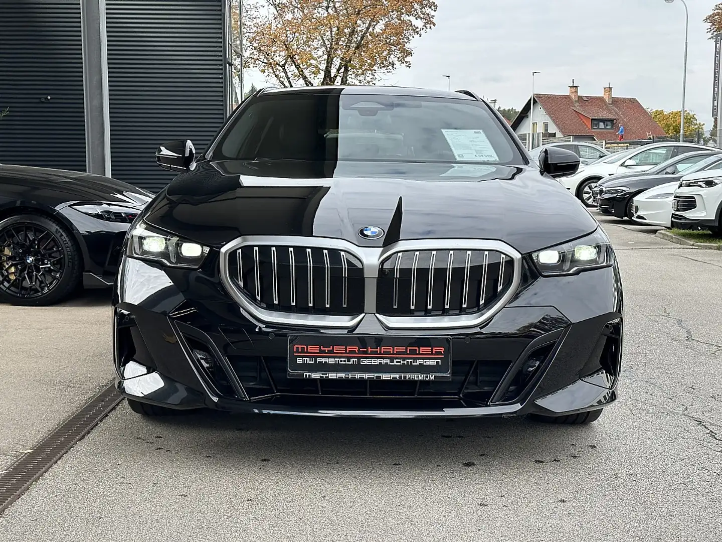 BMW 520 d Touring xDrive M-Paket Aut. / AHK / 19" Schwarz - 2