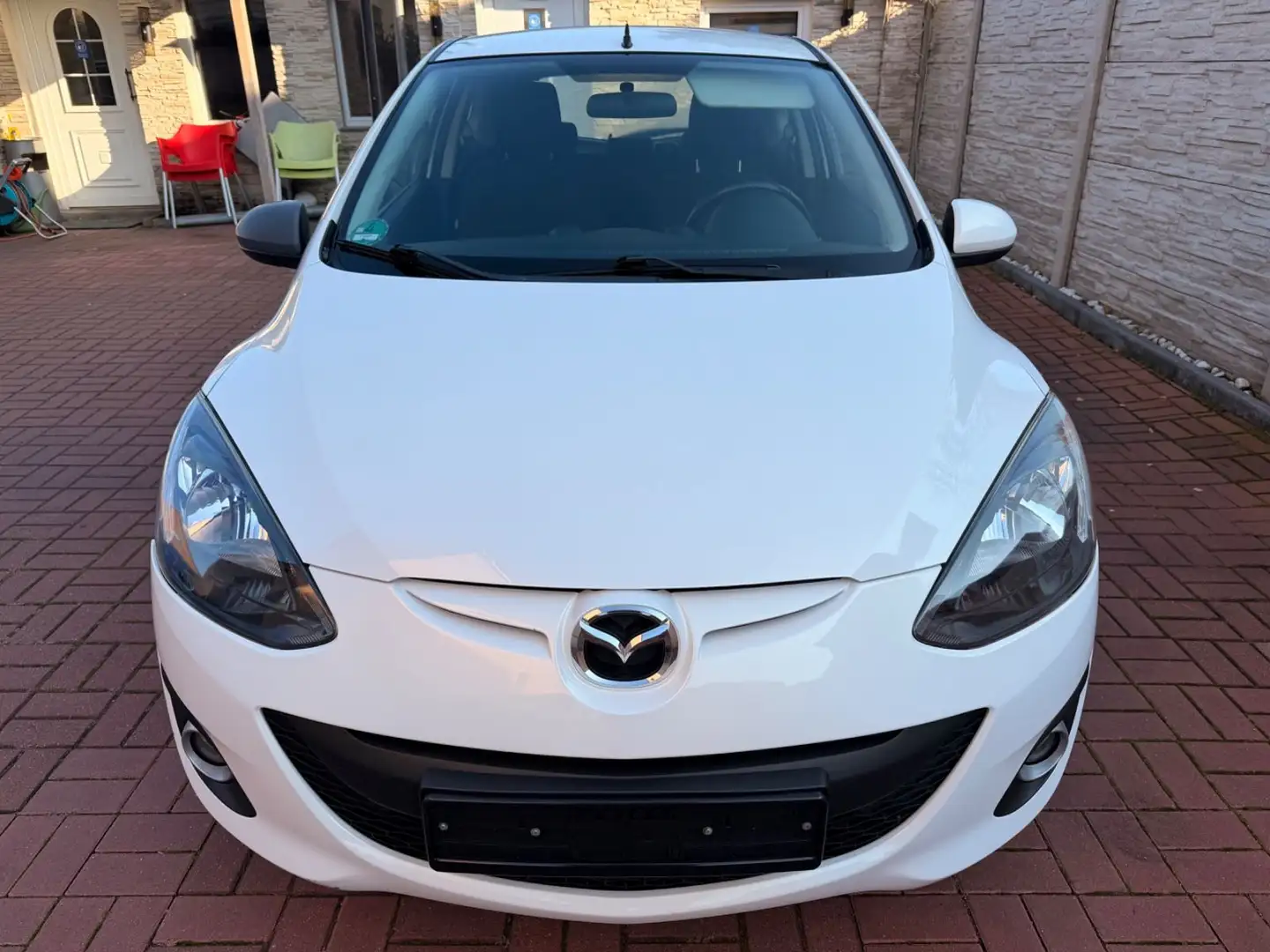 Mazda 2 Lim. 1.3  Active ERST 96TKM+KLIMA+ALU Weiß - 2