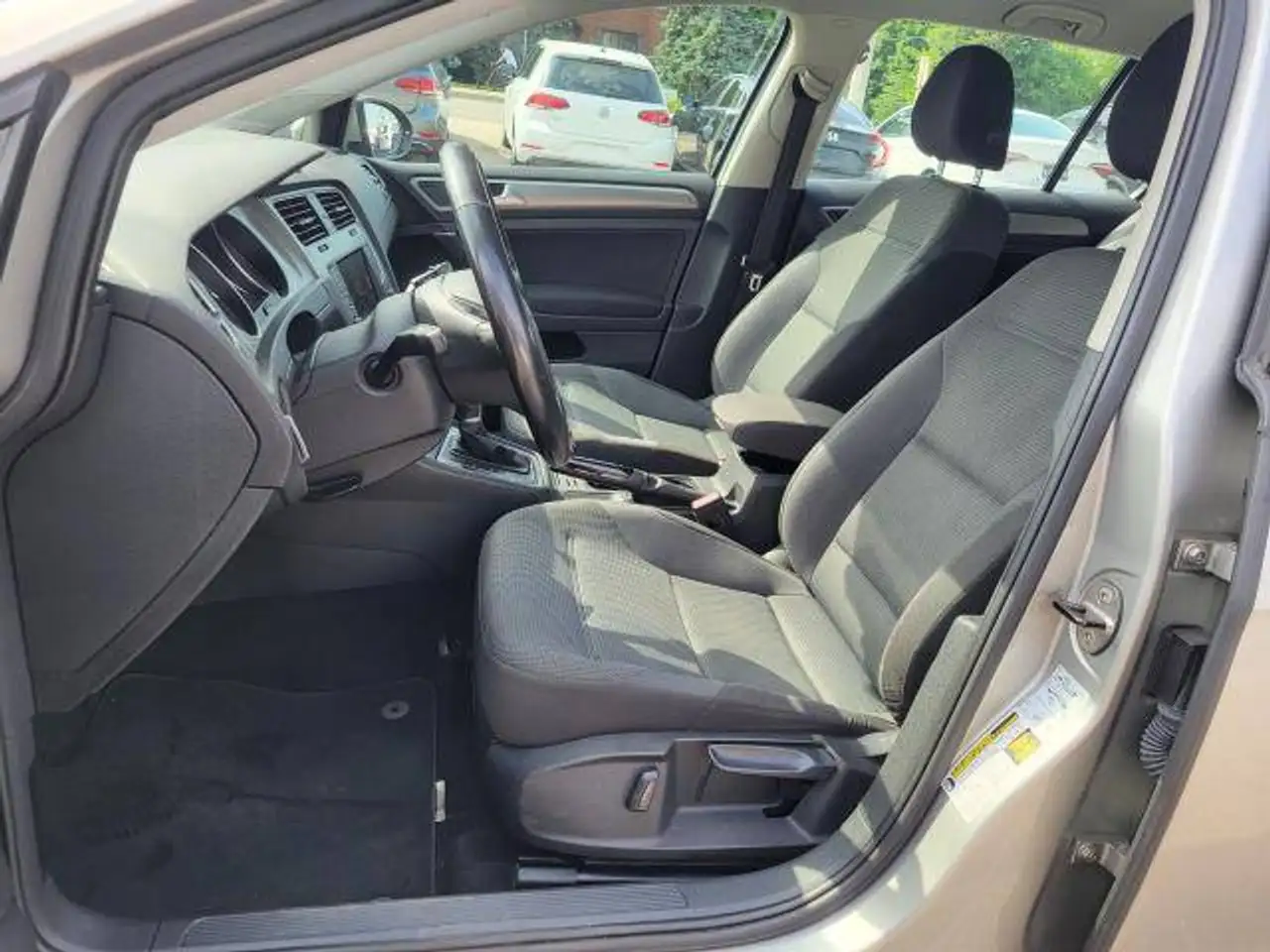 Volkswagen Golf photo Volkswagen Golf