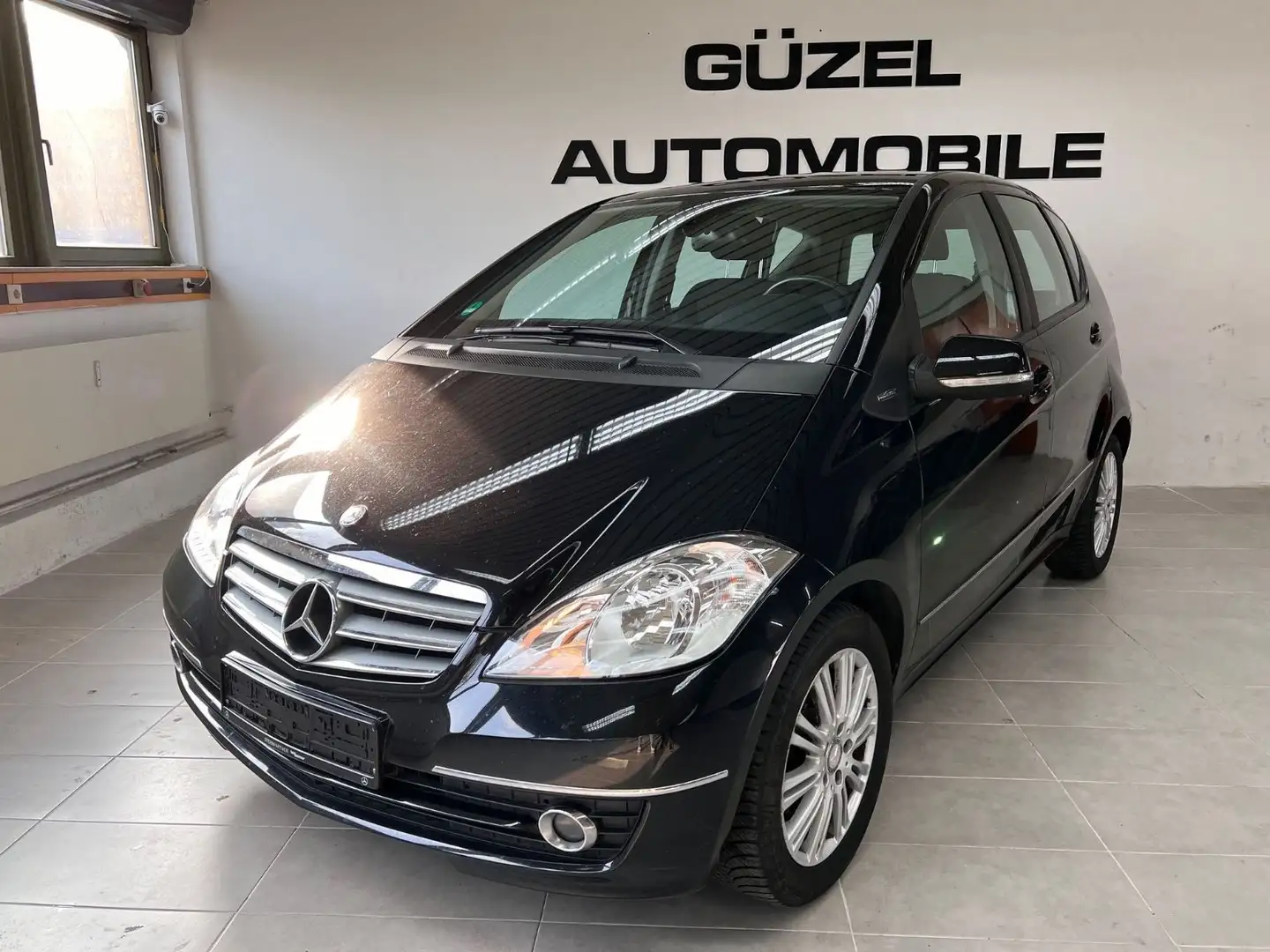 Mercedes-Benz A 180 *Klima*Automatic*Facelift*Navi*MFL*Alu TÜV Schwarz - 1