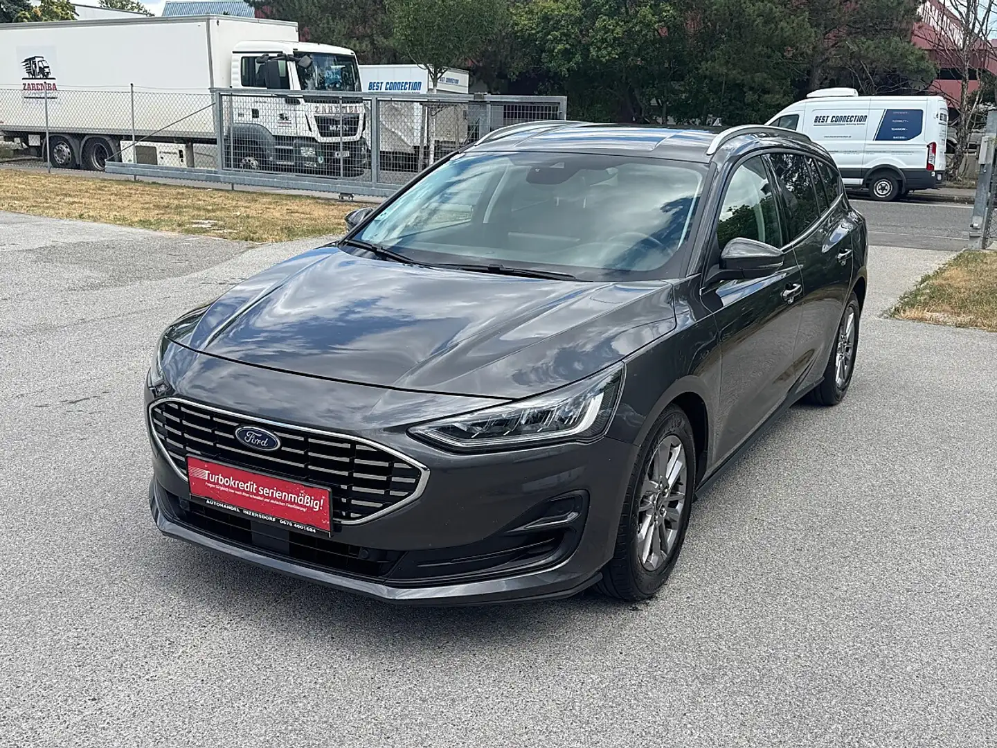 Ford Focus Turnier 1,5 EcoBlue Titanium Aut. / DRIVING ASI... Grau - 2