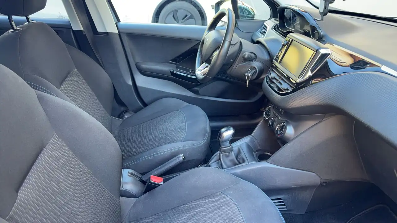 Peugeot 208 208 — photo 27