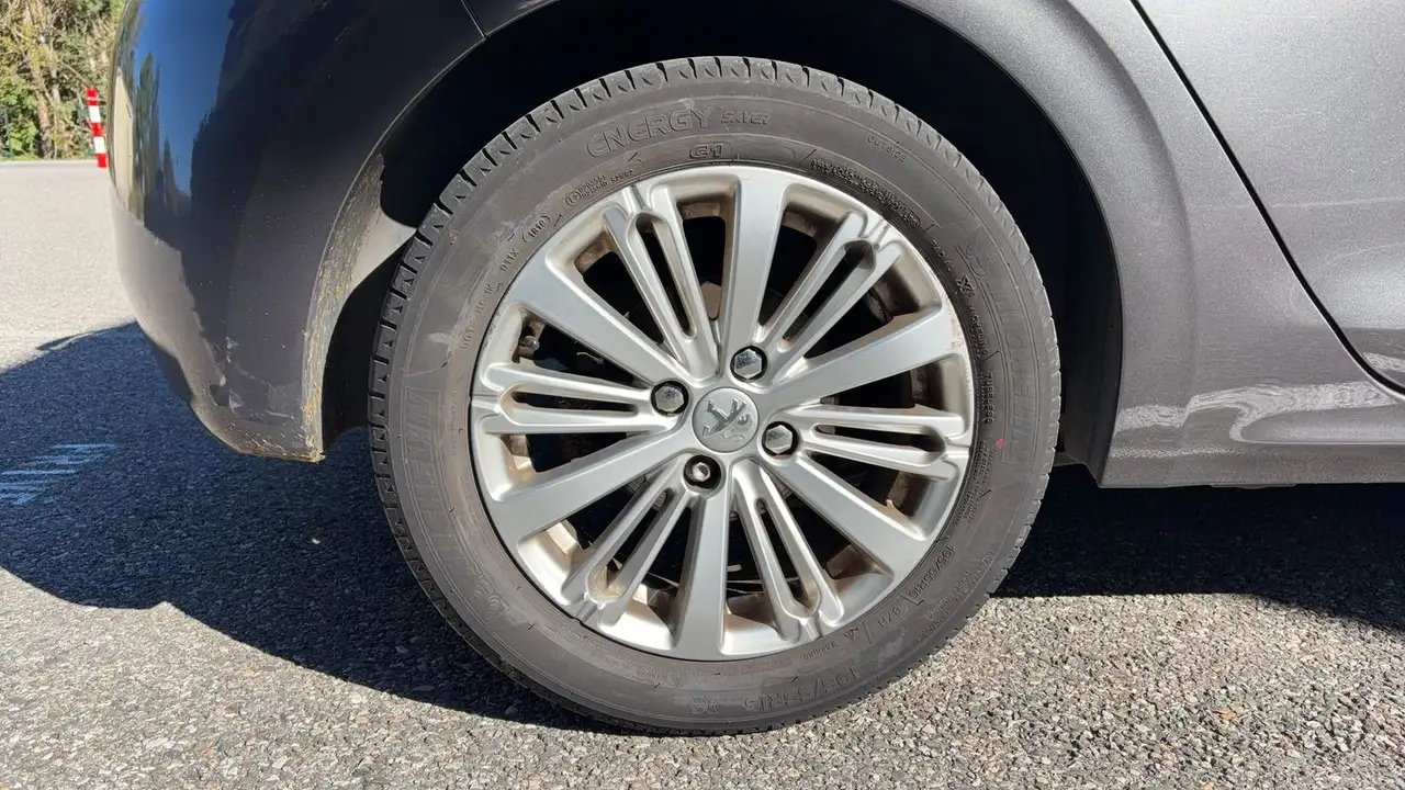 Peugeot 208 208 — photo 16