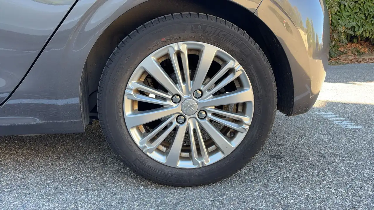 Peugeot 208 208 — photo 19