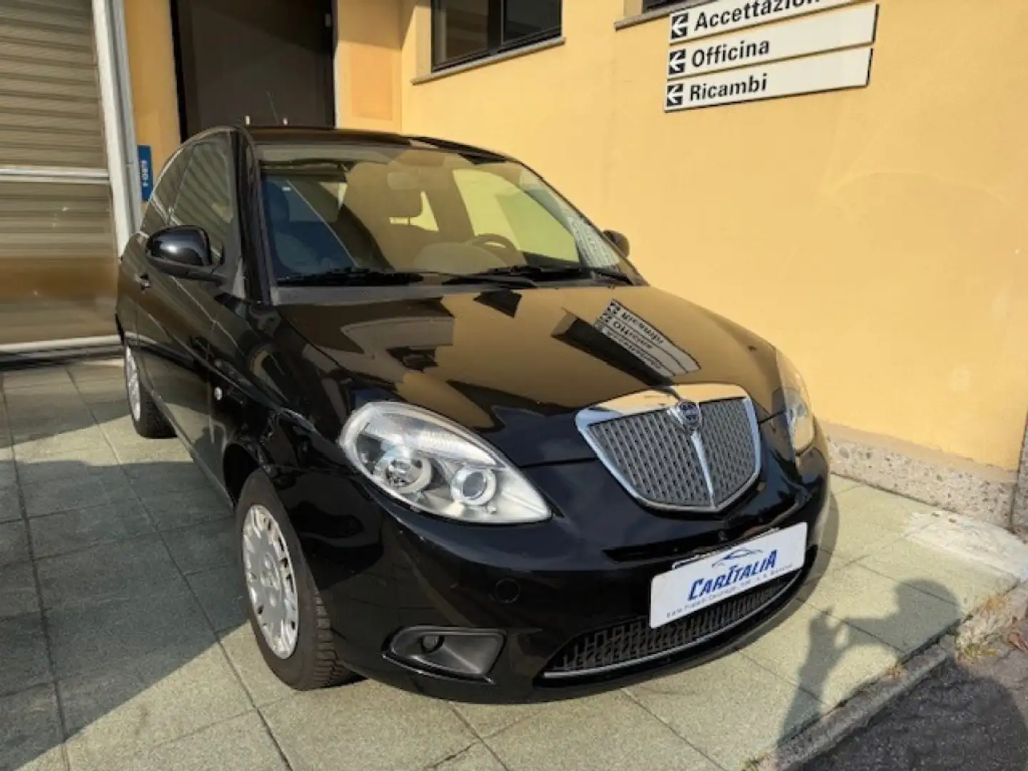 Lancia Ypsilon 1.3 MJT 75 CV Unyca Noir - 1