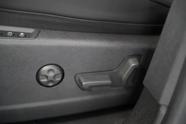 DS Automobiles DS 7 view 12