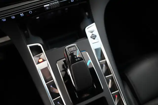 DS Automobiles DS 7 view 13