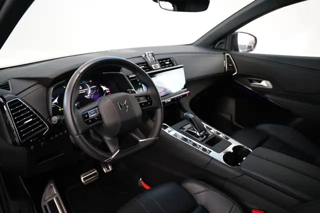 DS Automobiles DS 7 view 5