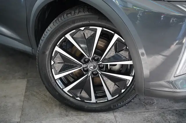 DS Automobiles DS 7 view 4