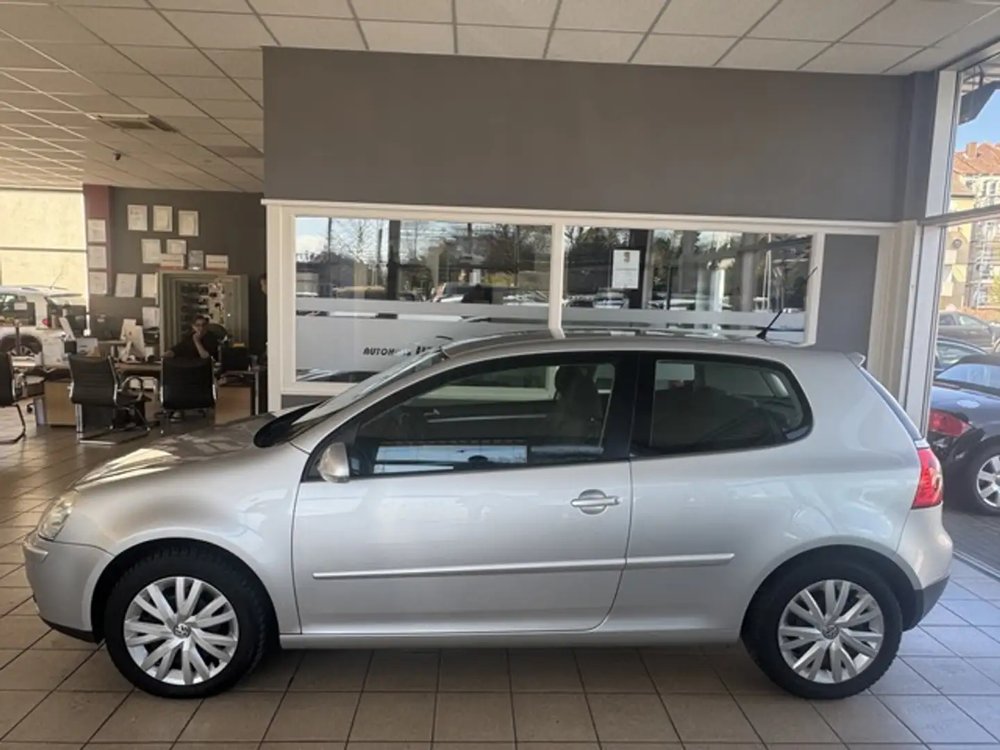 Volkswagen Golf 1.4 Trend PDC Klimaautomatik Allwetterreife Gris - 1