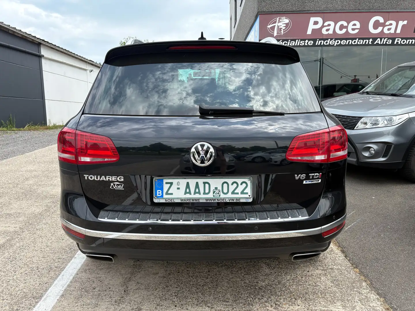 Volkswagen Touareg 3.0 TDi V6 BMT Tiptronic Zwart - 2