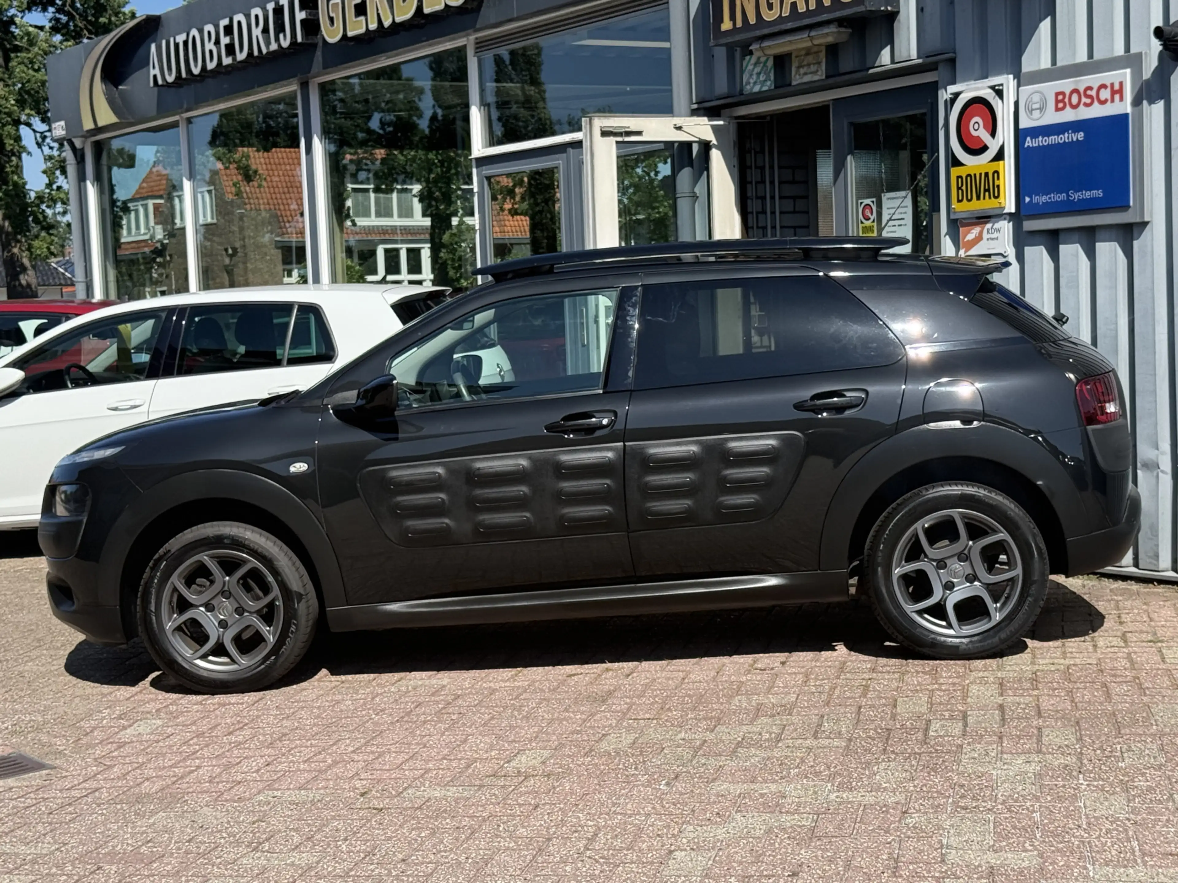 Citroen C4 Cactus 1.2 PureTech Shine | NAVI | CRUISE | PDC | D-RIEM — photo 2