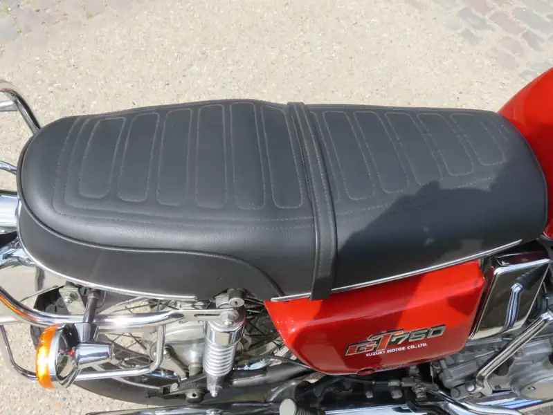 Suzuki GT 750 - foto 3