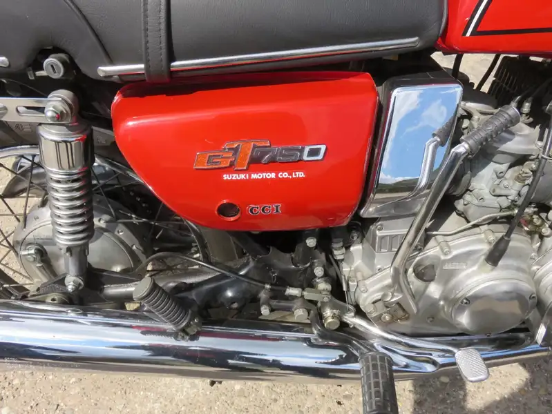 Suzuki GT 750 - foto 4
