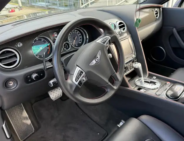 Bentley Continental GT view 15