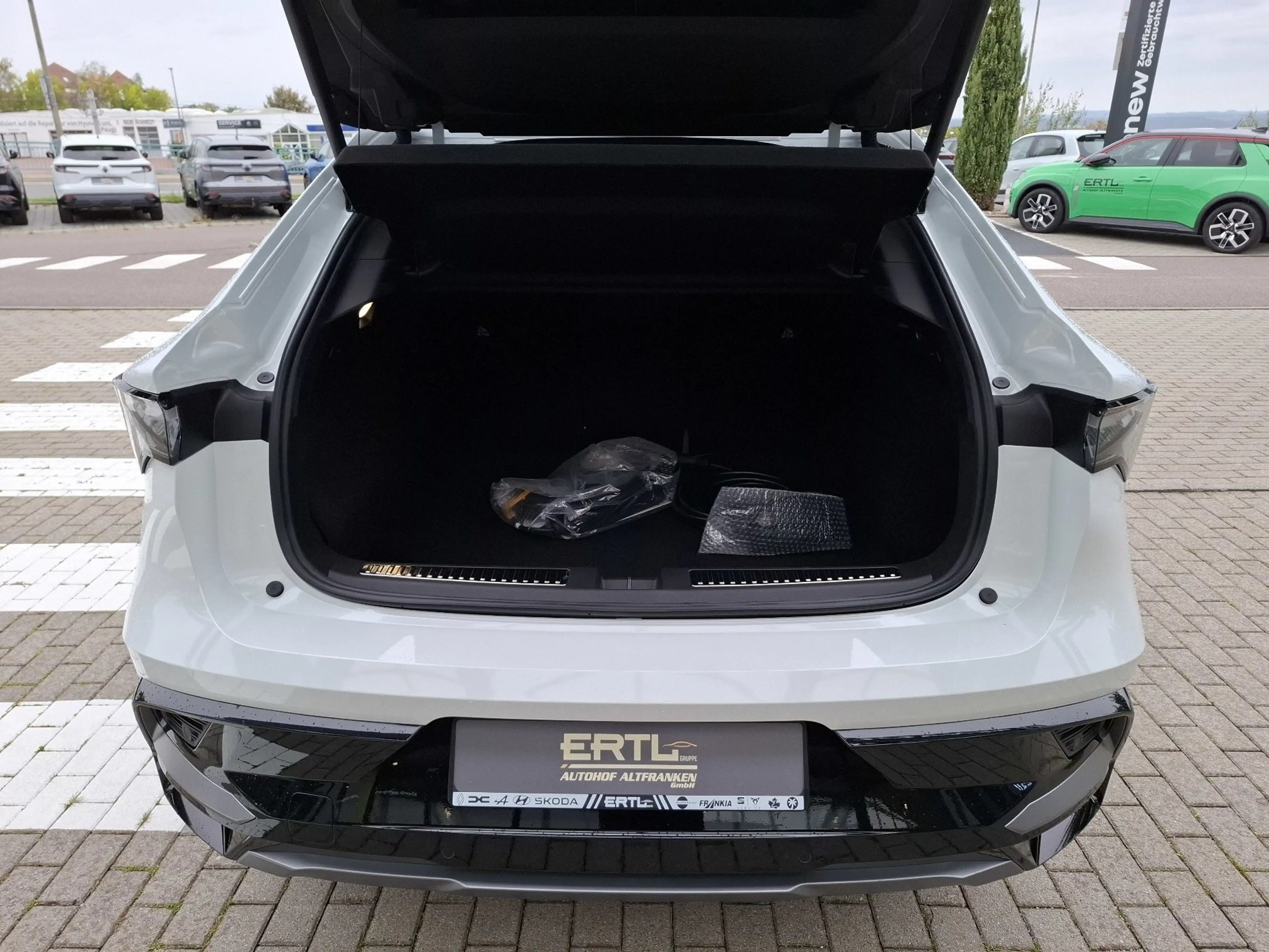 Renault Rafale Atelier Alpine E-Tech 4x4 300 Plug-in — photo 9