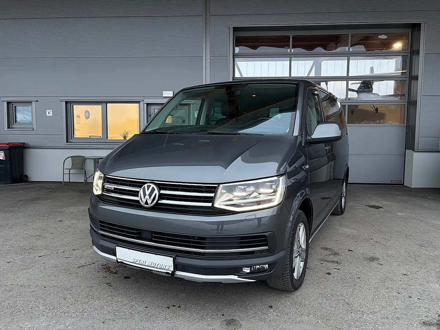 Volkswagen Sonstige Multivan PanAmericana 2,0 TDI 4Motion BMT DSG Grau - 2