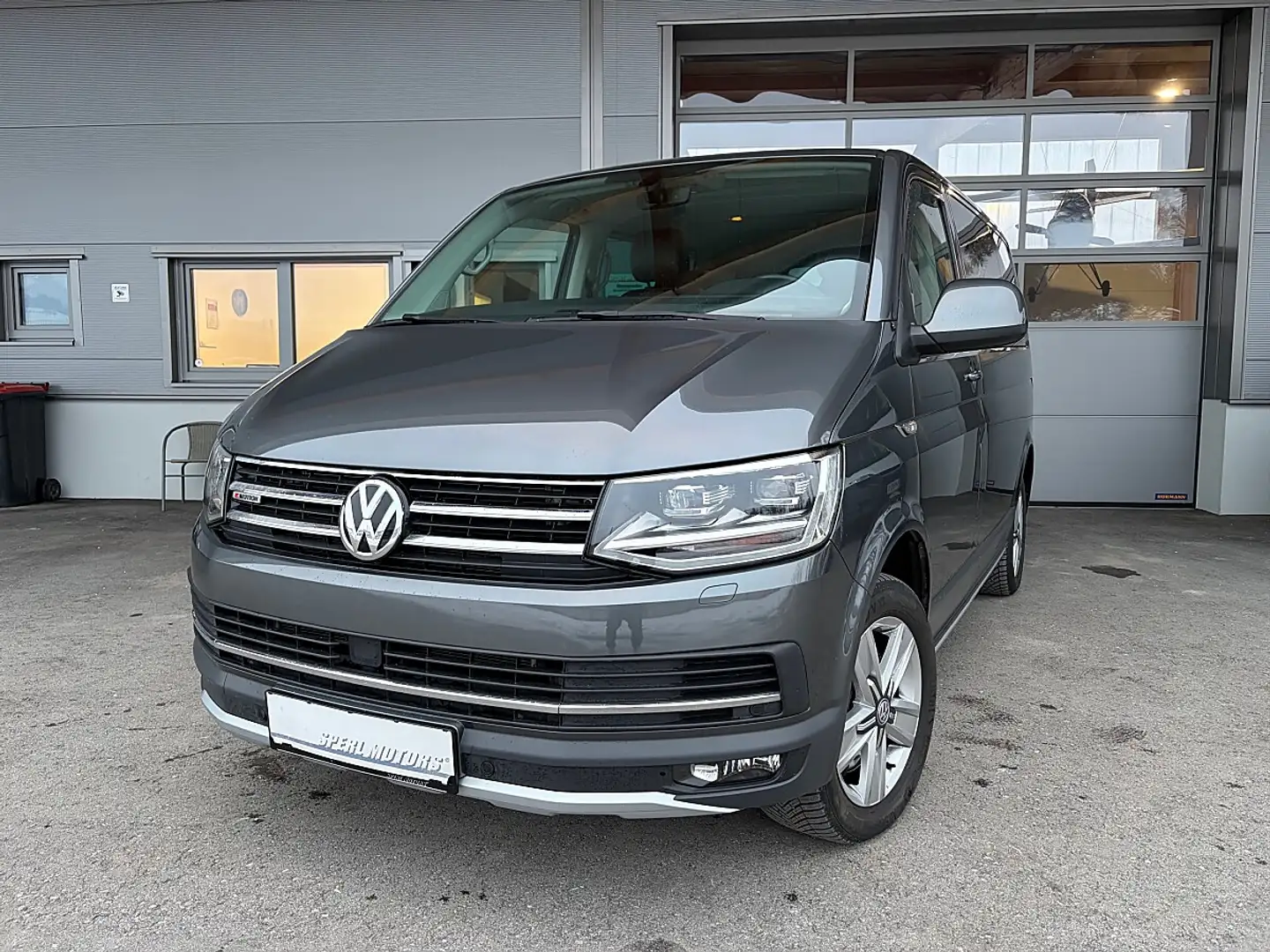 Volkswagen Sonstige Multivan PanAmericana 2,0 TDI 4Motion BMT DSG Grau - 1