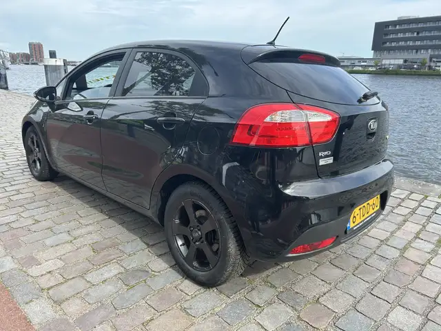 Kia Rio view 5