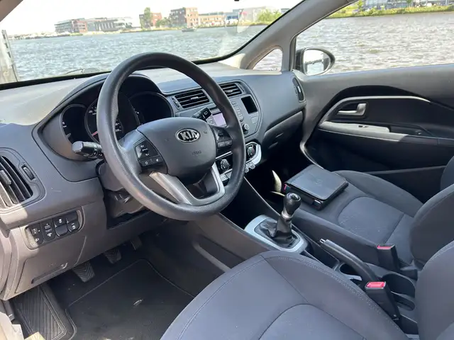 Kia Rio view 16
