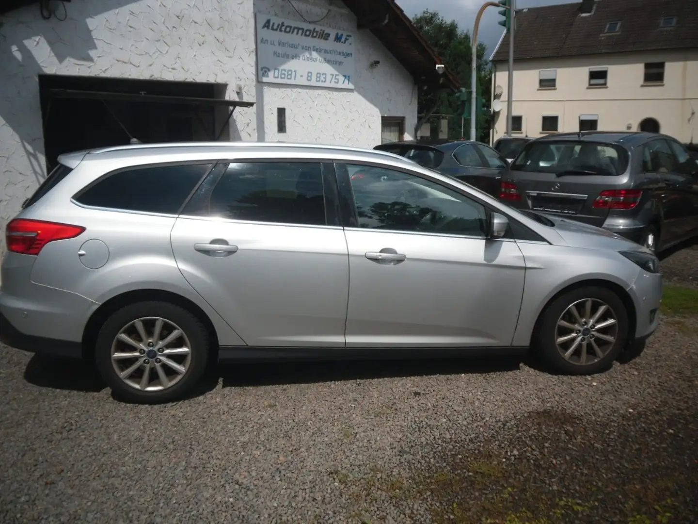 Ford Focus Turnier Titanium 94000KM 125PS SHZ Klimaau Silber - 1