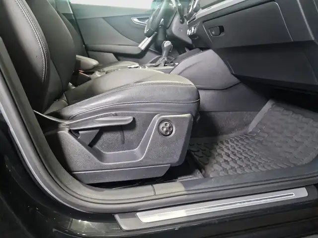 Audi Q2 view 9