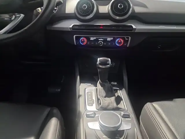 Audi Q2 view 12