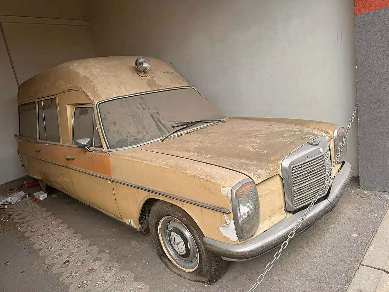 Mercedes-Benz 220, foto 2