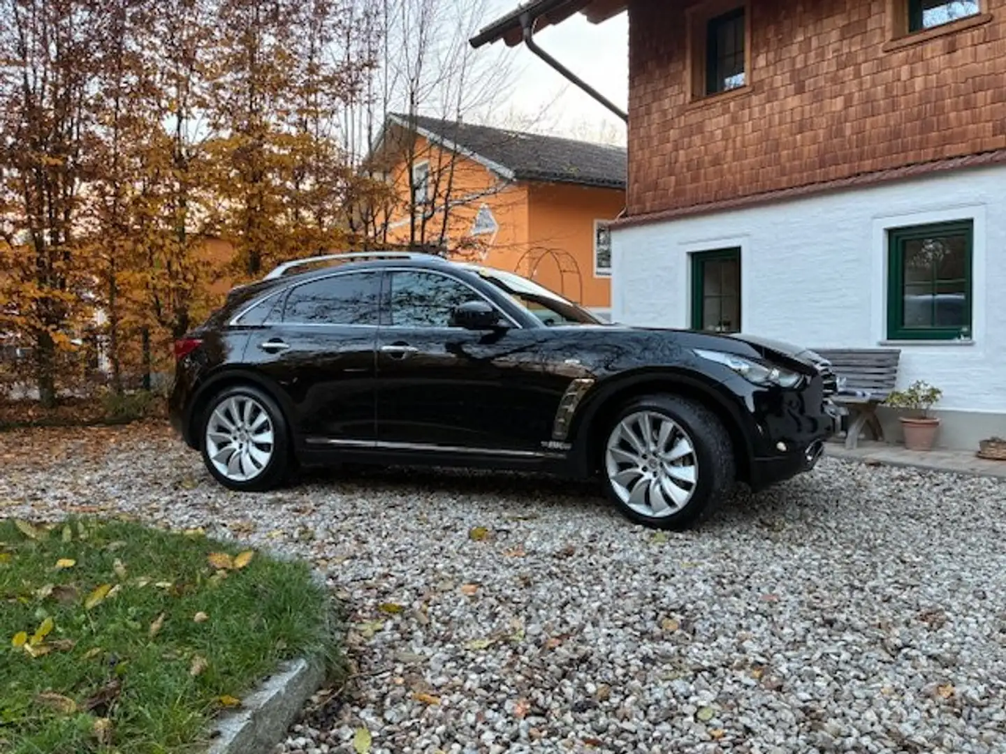 Infiniti FX FX30d S Schwarz - 2