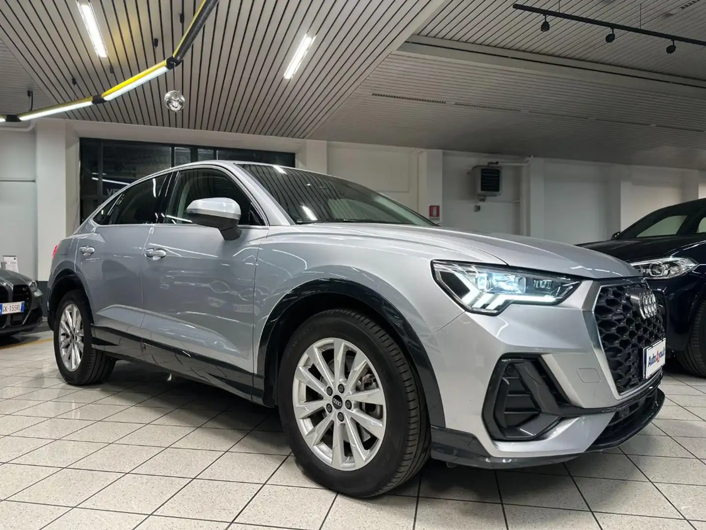 Audi Q3 SPB 40 TFSI quattro Stronic Business Plus IVA ESP Silber - 1