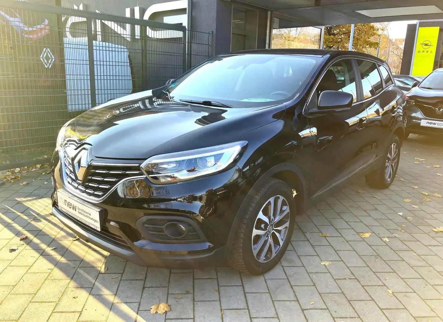 Renault Kadjar 1.3 TCe 140 Business Automatik Schwarz - 1