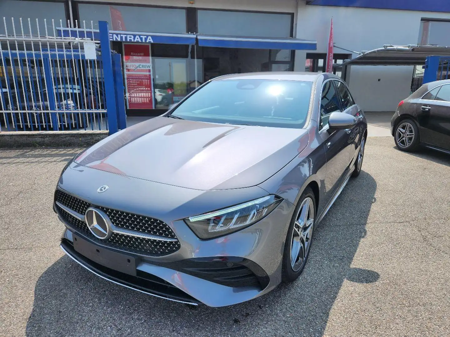 Mercedes-Benz A 180 Automatic Premium AMG MILD HYBRID Grigio - 2