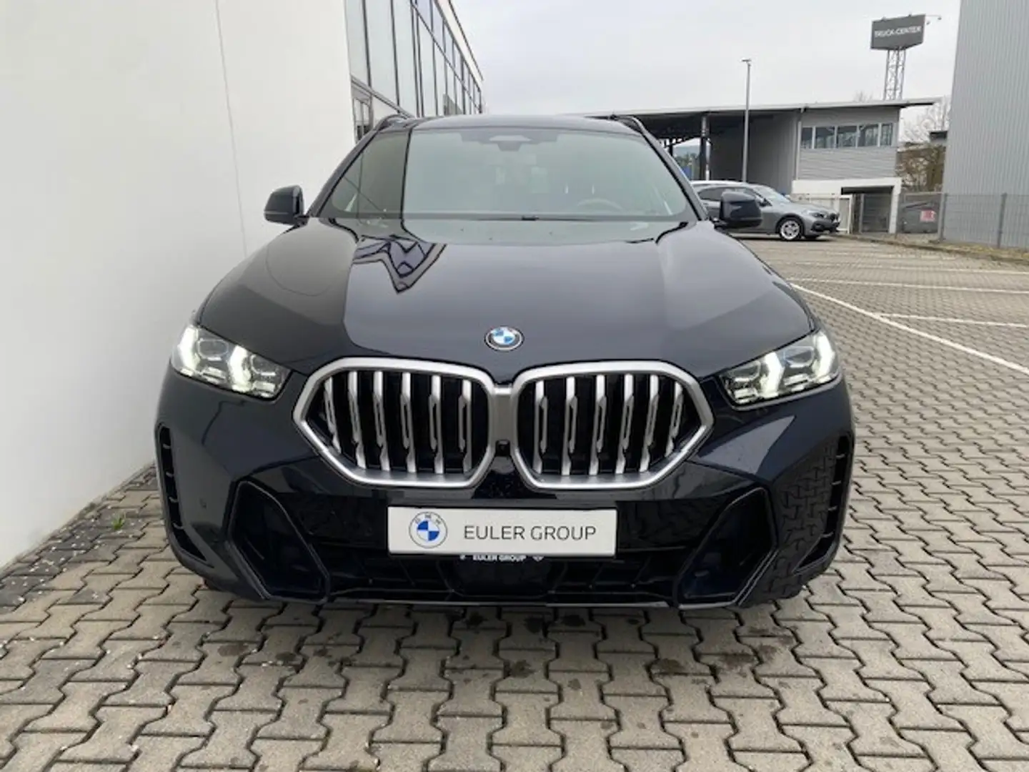 BMW X6 xDrive30d M Sport AHK PanoSky StandHz Massage H/K Schwarz - 2