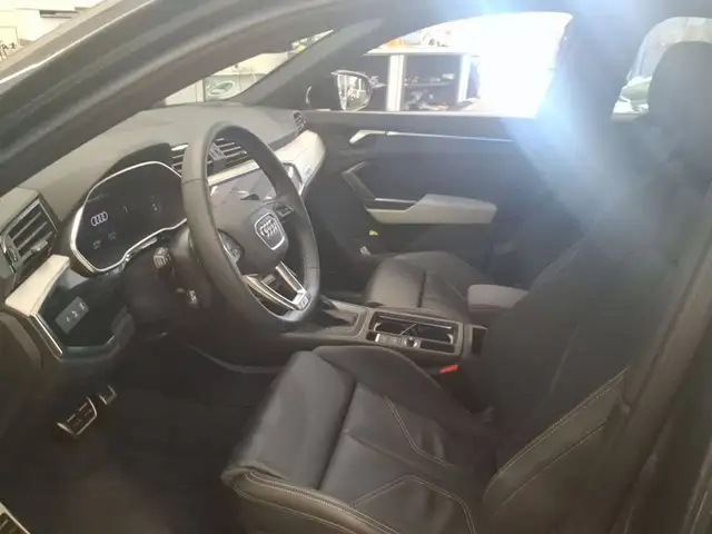 Audi Q3 view 4