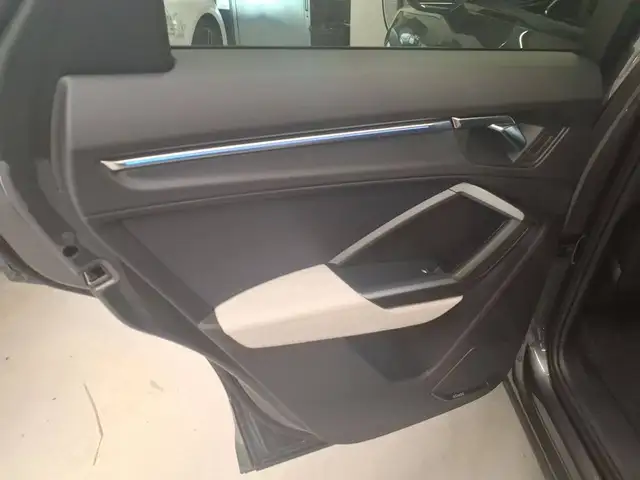 Audi Q3 view 6